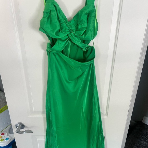 Satin green cut out maxi dress - Picture 5 of 5
